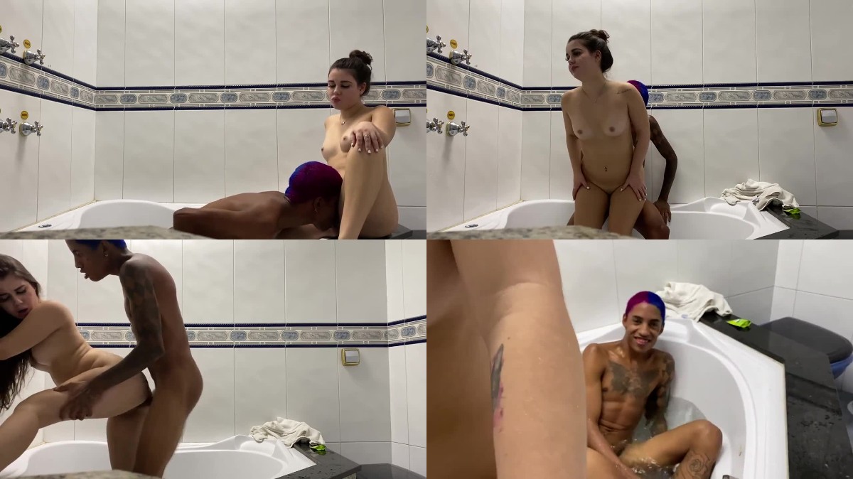 MC Brinquedo fucking a hot teen girl in the bathtub