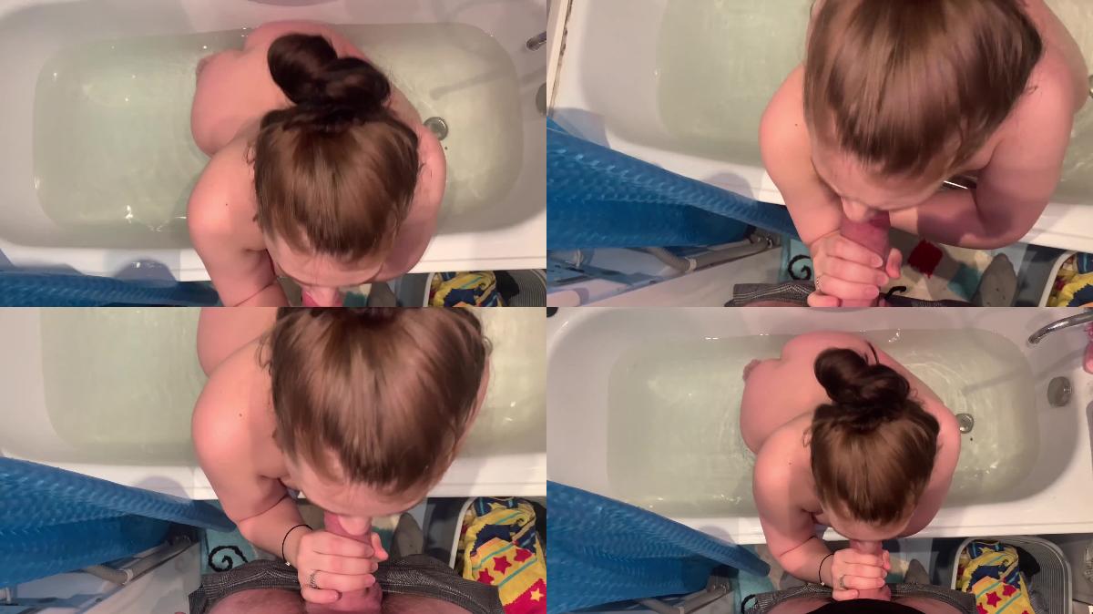 Little Kimberley – Found a girlfriend in the bathroom and cum in her mouth